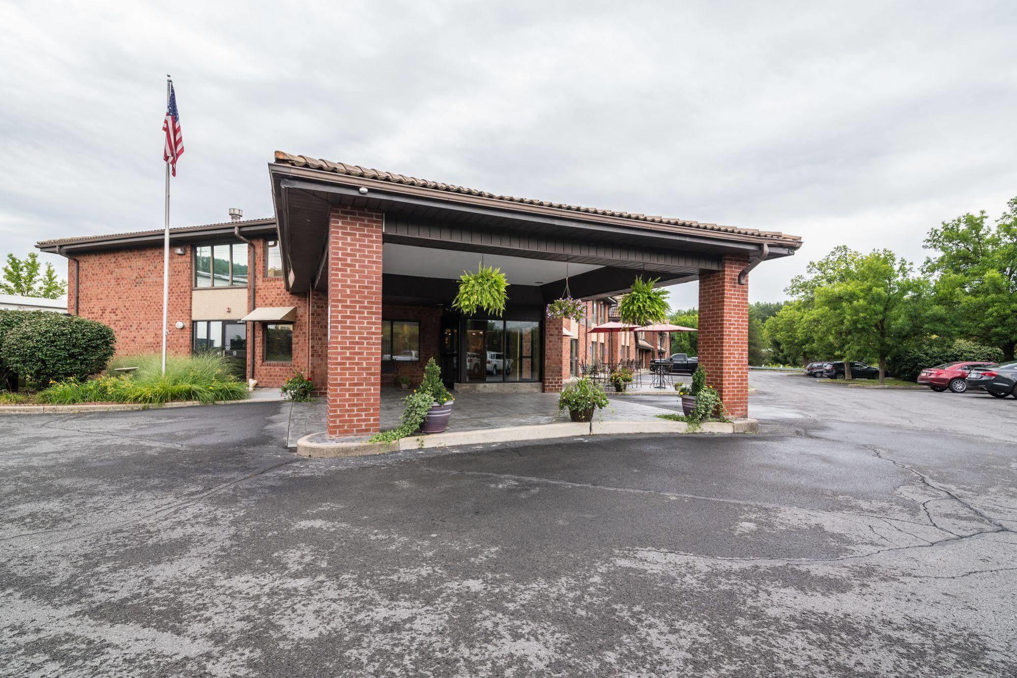 Quality Inn Ithaca - University Area Exterior photo